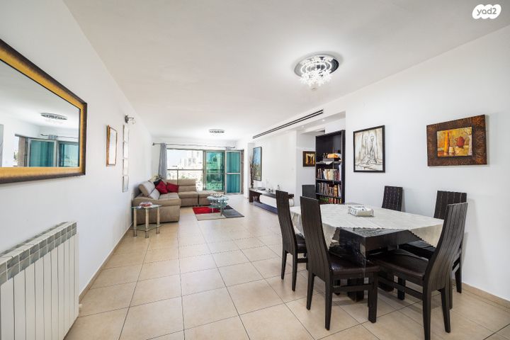 דירה, אברהם פררה, הולילנד, ירושלים