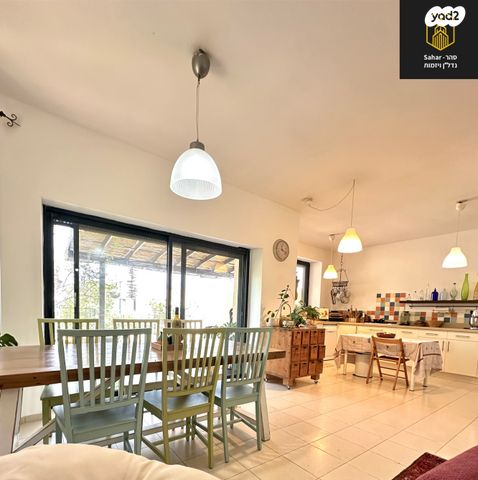 דו משפחתי, אלפי מנשה