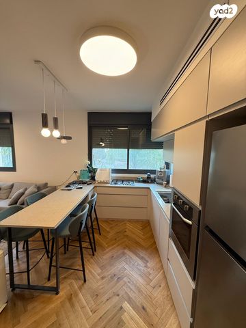 דירה, נווה גן, רמת השרון