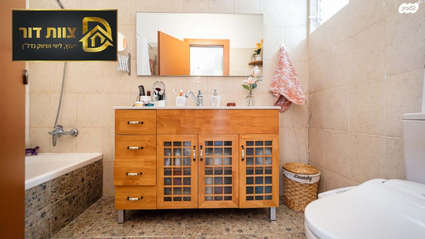 דו משפחתי, אדיר, שגיא, אלפי מנשה