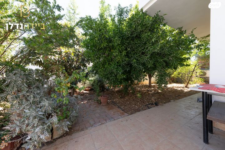 דו משפחתי, רחובות