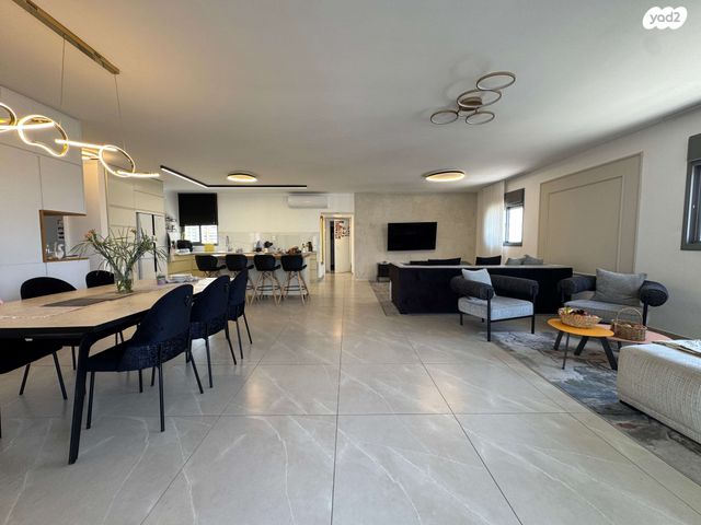 גג/ פנטהאוז, שדרות מנחם בגין, גבעת אולגה, חדרה