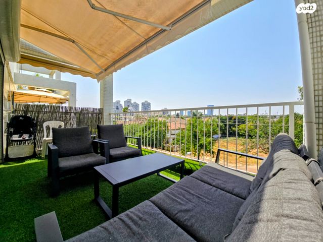 דירה, הזית 2, 2004, רעננה