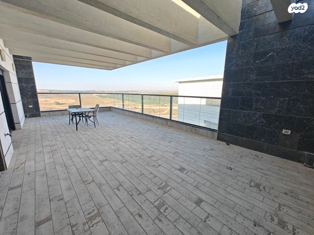 גג/ פנטהאוז, שדרות