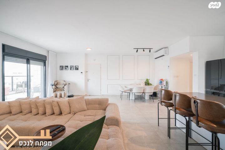 גג/ פנטהאוז, אריק איינשטיין, נווה שרון / שער העיר, נתיבות