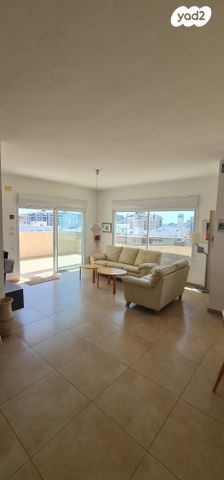 גג/ פנטהאוז, המייסדים, עיר, מרכז העיר, נהריה