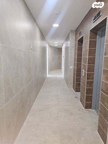 דירה, צבי הירש קלישר, מחנה יהודה, פתח תקווה