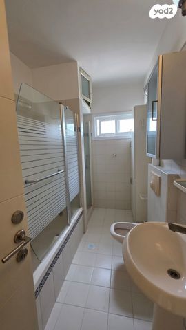 דירה, דבורה הנביאה, הדר, רמת השרון