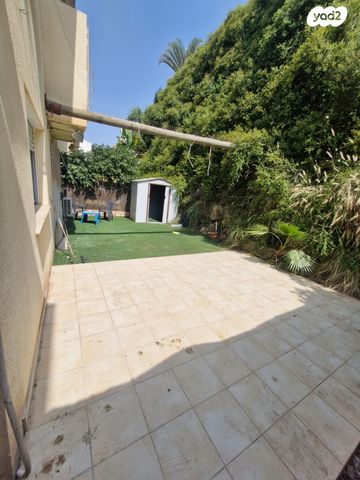 דירת גן, אלפי מנשה