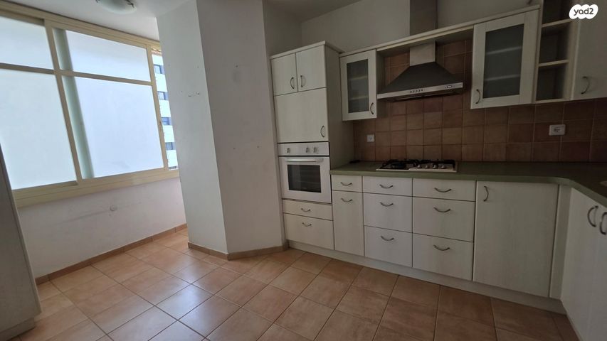 דירה, דבורה הנביאה, הדר, רמת השרון