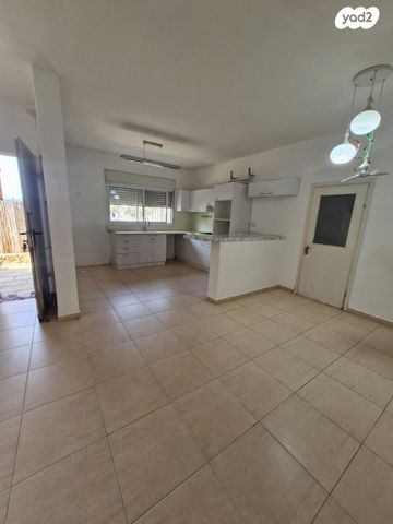 דירת גן, אלפי מנשה