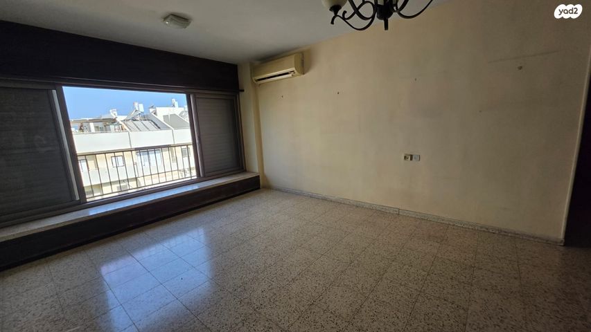 דירה, דבורה הנביאה, הדר, רמת השרון