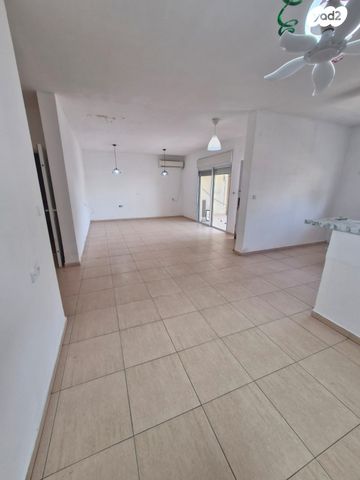 דירת גן, אלפי מנשה