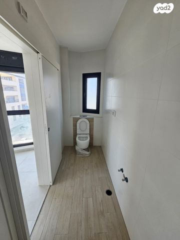 דירה, צבי הירש קלישר, מחנה יהודה, פתח תקווה