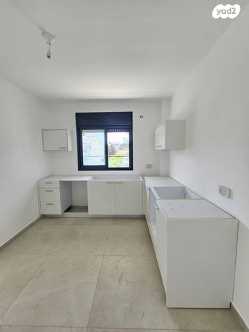 דירה, צבי הירש קלישר, מחנה יהודה, פתח תקווה