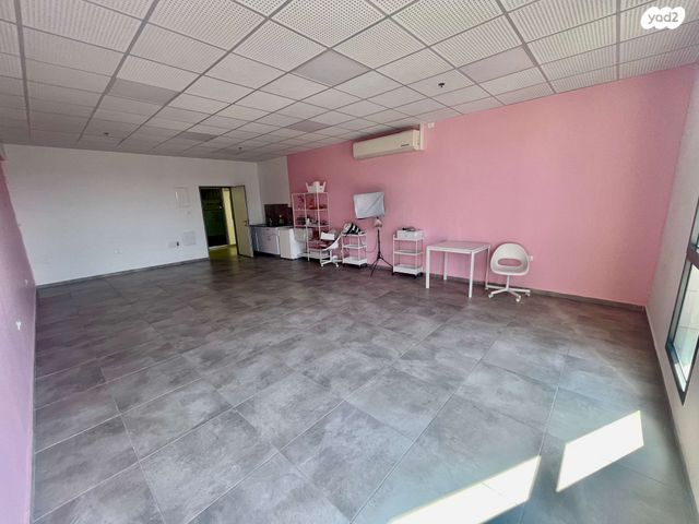 משרדים, יצחק נבון, עפולה