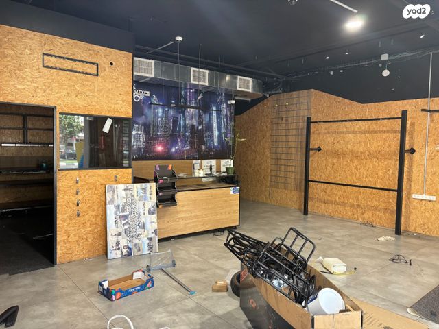 חנויות/ שטח מסחרי