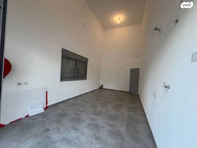 חנויות/ שטח מסחרי