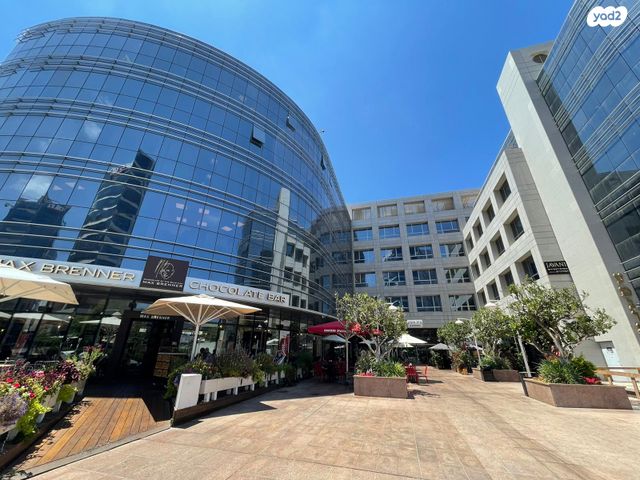 חנויות/ שטח מסחרי