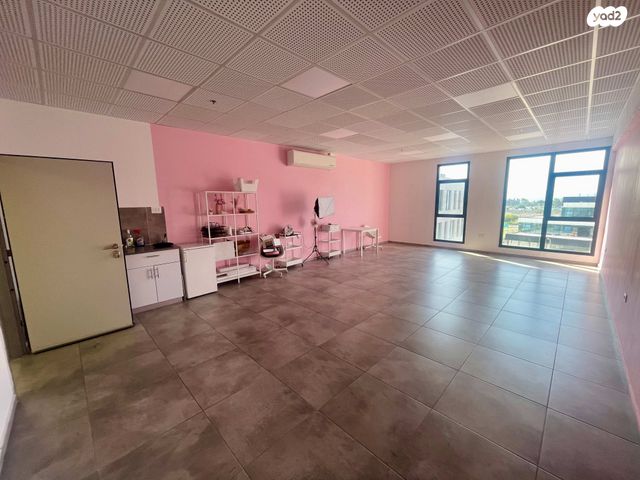 משרדים, יצחק נבון, עפולה