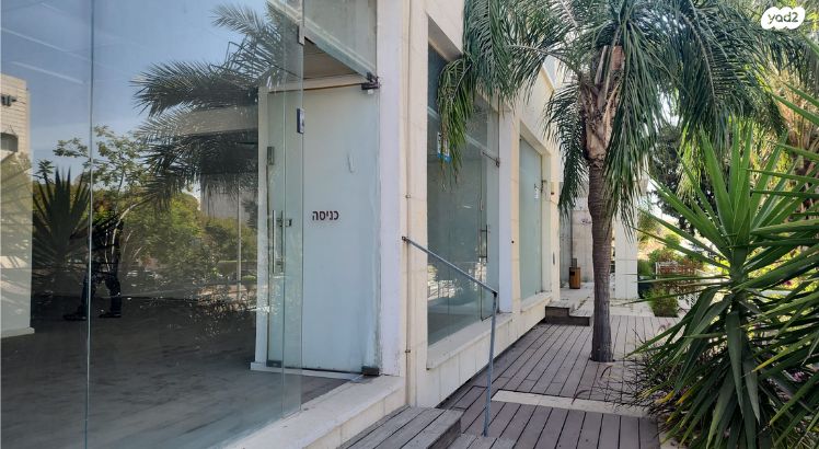 חנויות/ שטח מסחרי