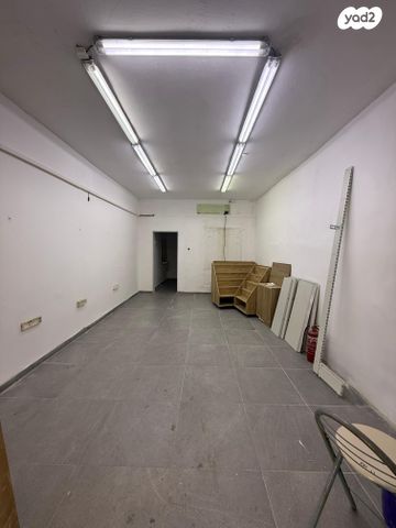 חנויות/ שטח מסחרי, שדרות הנשיא 1, שיכון שלוש קומות, דימונה