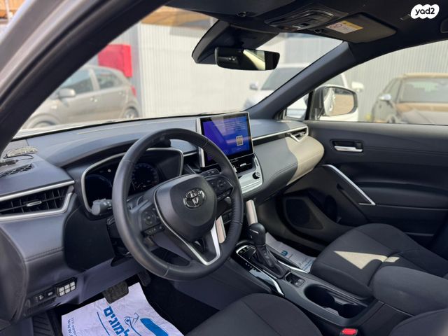 טויוטה קורולה קרוס