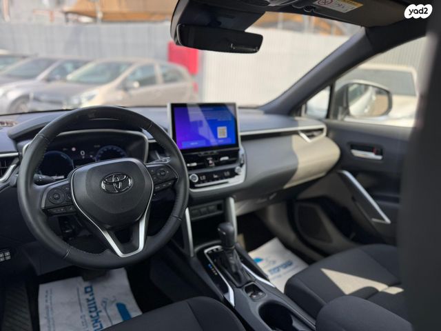 טויוטה קורולה קרוס