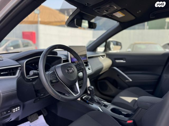 טויוטה קורולה קרוס