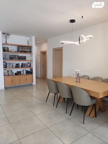 דירה, שקד 10, לשם, עלי זהב