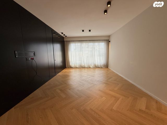 דירה, אנצו סירני, גבעת הרמבם, גבעתיים