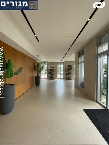 דירה, אהוד מנור, נאות אפק, אפקה, קרית ביאליק