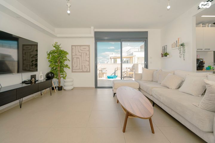 גג/ פנטהאוז, מעו"ף, חריש