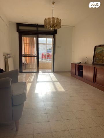 לאה גולדברג 