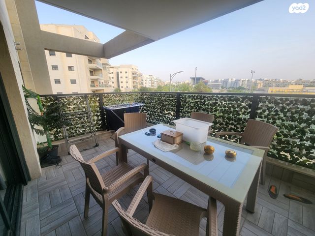 דירה, טורקיז, אבני חן, חריש