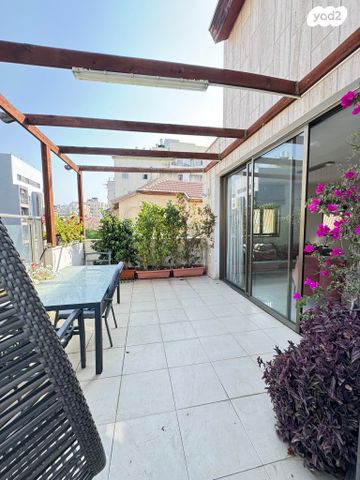 דירה, שח"ל, הפועל המזרחי ה', שיכון ה', בני ברק