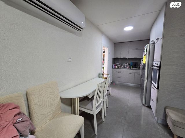 דירה, שדרות נשיאי ישראל, המיסדים, כרמיאל