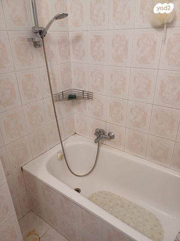 דירה, פסח חברוני 117, קרית היובל, ירושלים