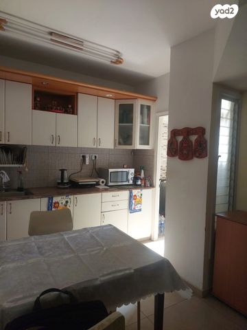 אברהם שפירא 25