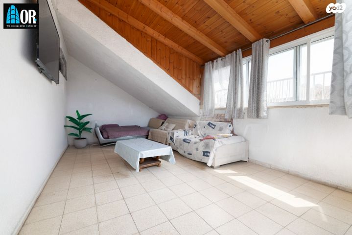 דופלקס, האירוס, נאות הדרים (חבצלת הצעירה), קרית עקרון