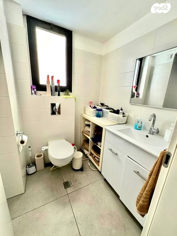 דירה, רמב"ם, ראשון לציון