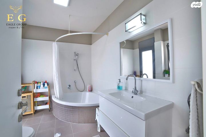 גג/ פנטהאוז, נאות רבין, יבנה