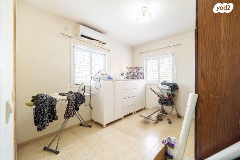 דירה, אברבנאל, יסודות, בני ברק