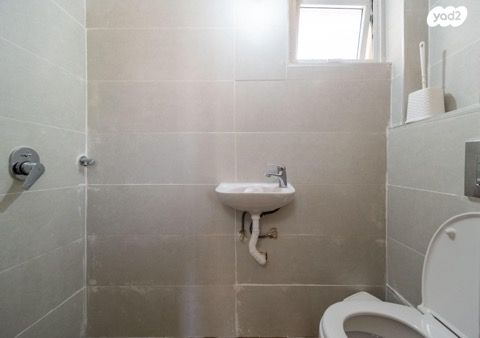 דירה, אברבנאל, יסודות, בני ברק