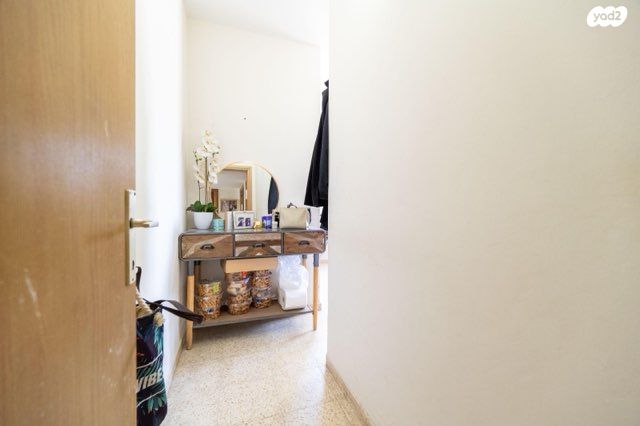 דירה, אברבנאל, יסודות, בני ברק