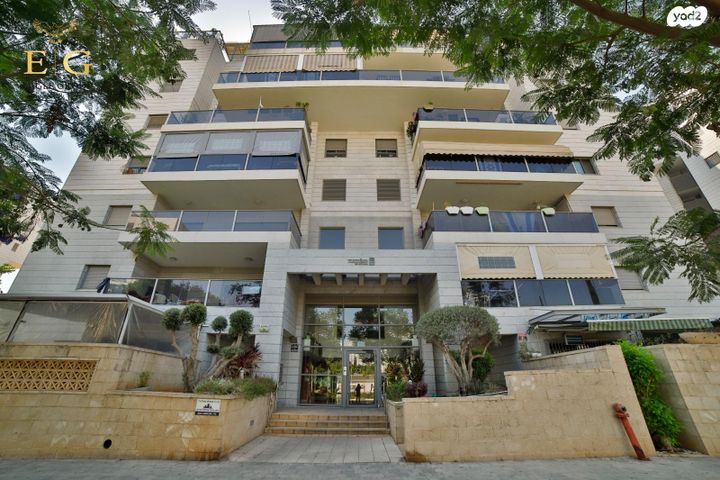 גג/ פנטהאוז, נאות רבין, יבנה