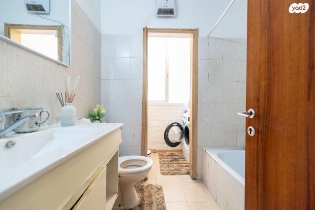 דירה, אברבנאל, יסודות, בני ברק