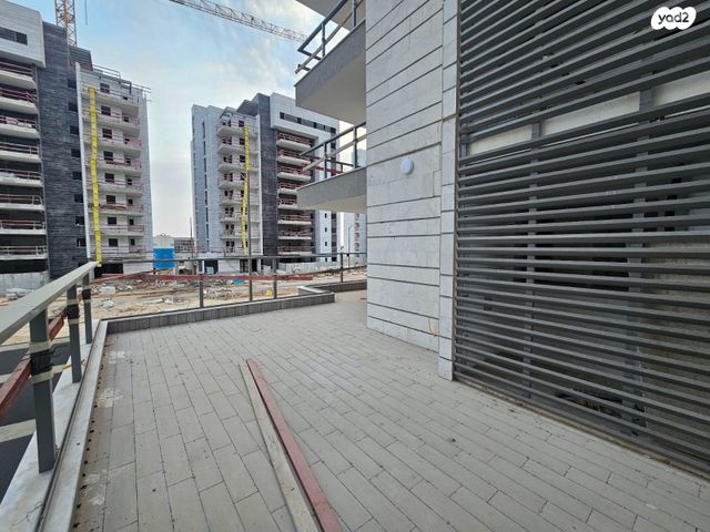 דירה, אריאל שרון, נתיבות