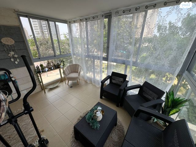 דירה, שליו, נתיבות מערב, נתיבות