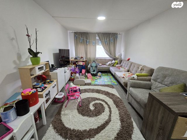 דירה, שדרות נשיאי ישראל, המיסדים, כרמיאל